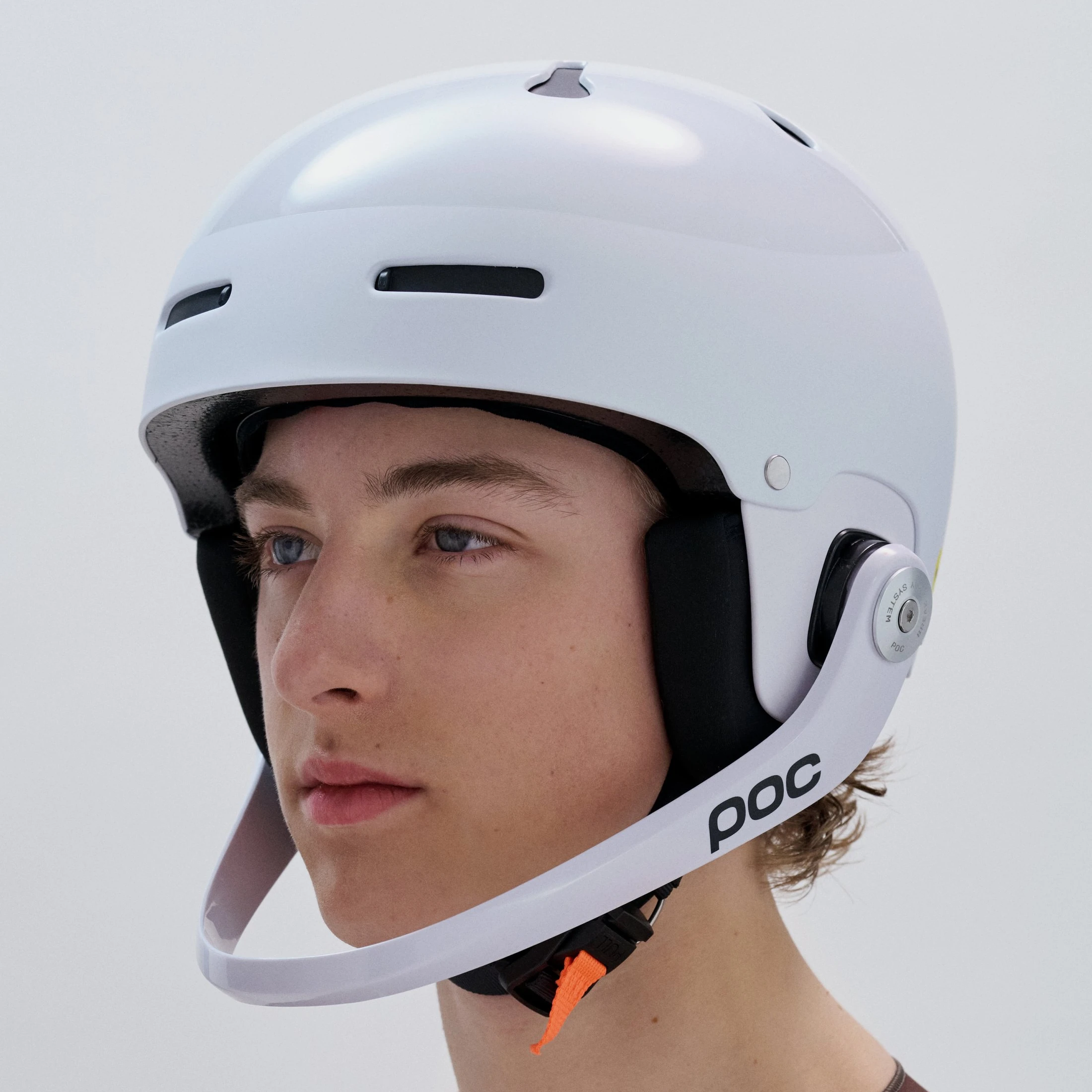 POC_10179_ArticSLMIPS_1001_HydrogenWhite_porte_1.webp